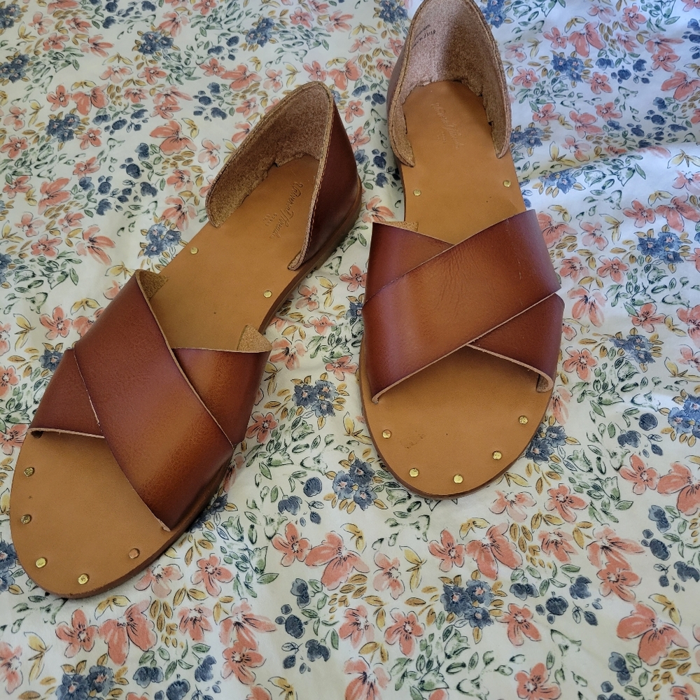 Universal Thread Cognac Sandals Cross Strap w Studs